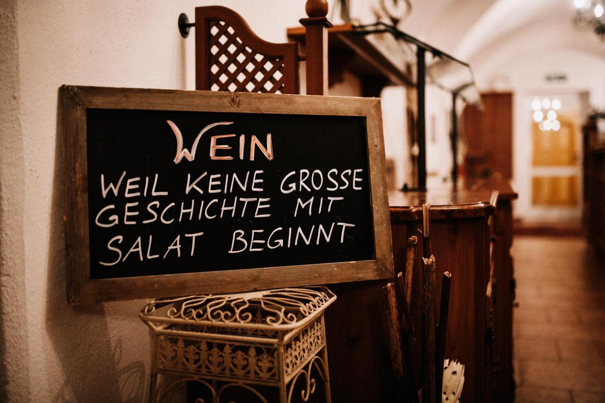 Hotel - Wirts'Haus "Zum Schweizer" โลเฟอร์ ภายนอก รูปภาพ