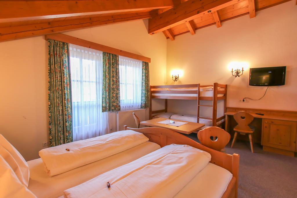 Hotel - Wirts'Haus "Zum Schweizer" โลเฟอร์ ภายนอก รูปภาพ