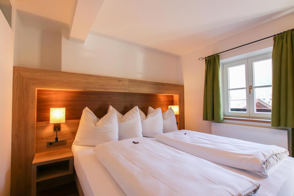 Hotel - Wirts'Haus "Zum Schweizer" โลเฟอร์ ภายนอก รูปภาพ