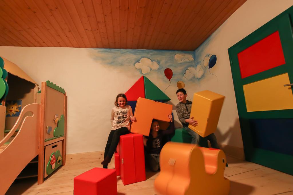 Hotel - Wirts'Haus "Zum Schweizer" โลเฟอร์ ภายนอก รูปภาพ