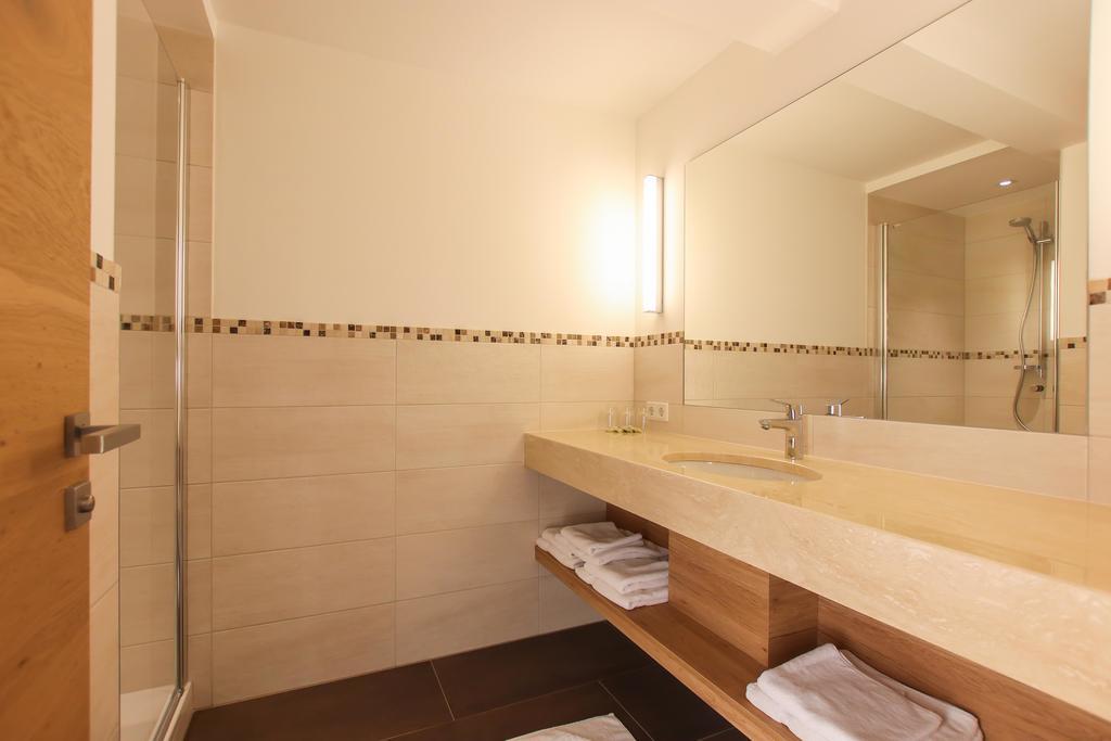 Hotel - Wirts'Haus "Zum Schweizer" โลเฟอร์ ภายนอก รูปภาพ